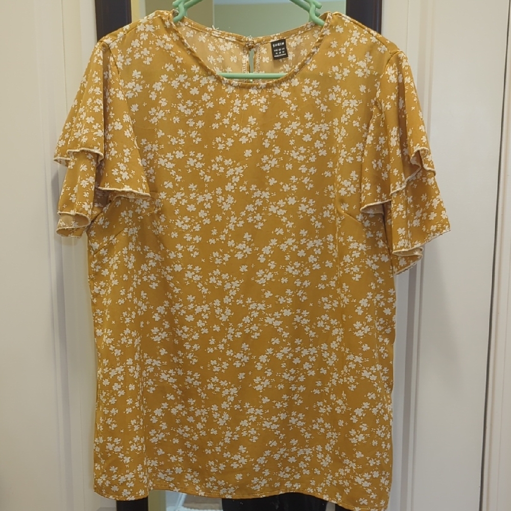 ⭐5/$25-SHEIN Yellow Floral Blouse